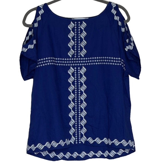Cupcakes And Cashmere Pastoria Linen Blend Medium Cold Shoulder Embroidered Top - Picture 2 of 9